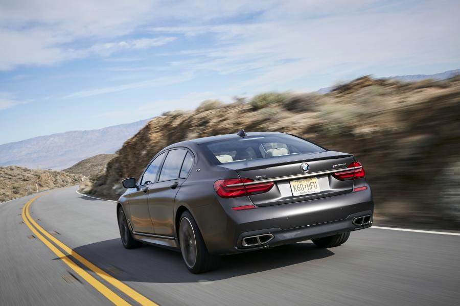  BMW M760i xDrive 2017 года  (NA) (фото 12 из 154)